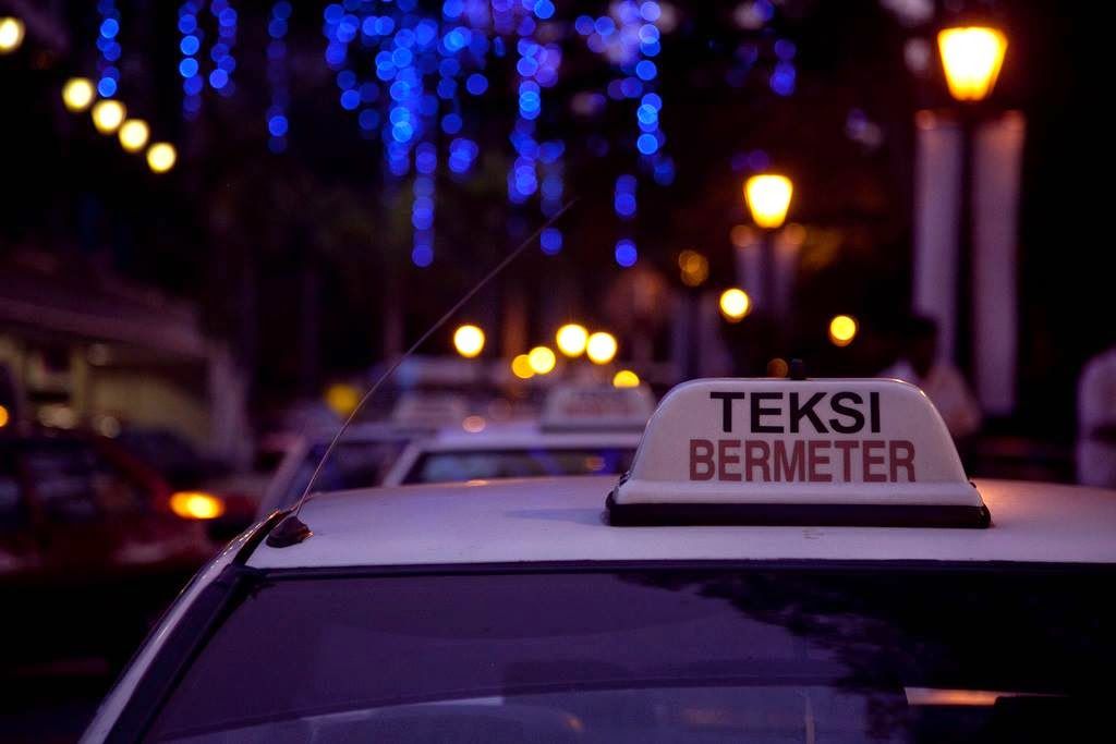 Challenge 19 of 52: Regular Taxi vs Uber vs MyTeksi